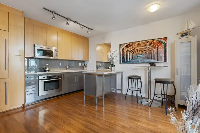 505 1833 CROWE STREET - photo 1 of 28