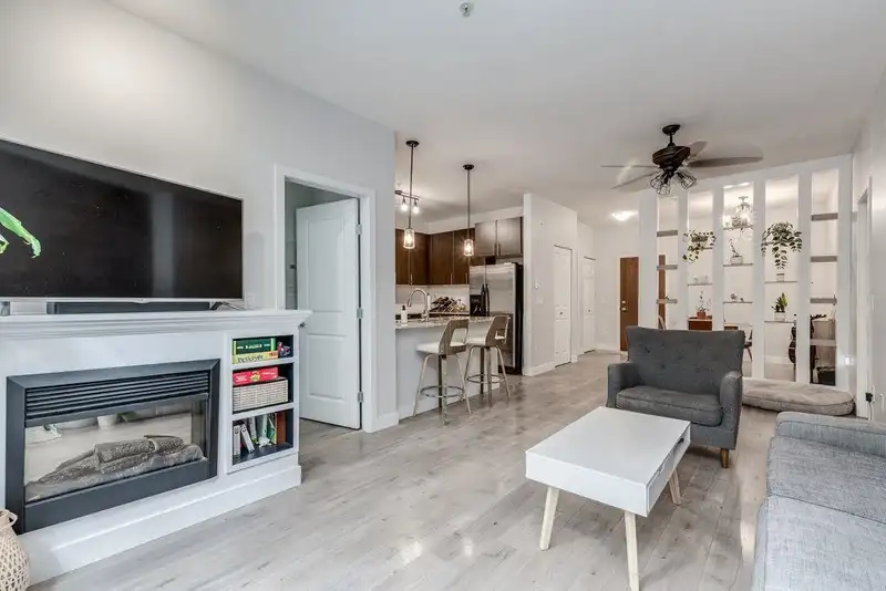 118 2477 KELLY AVENUE - photo 4 of 22