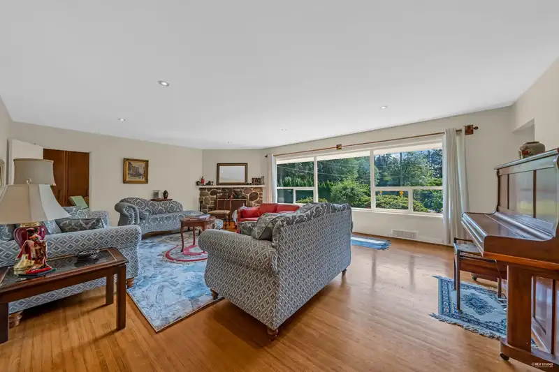410 HADDEN DRIVE - photo 3 of 40