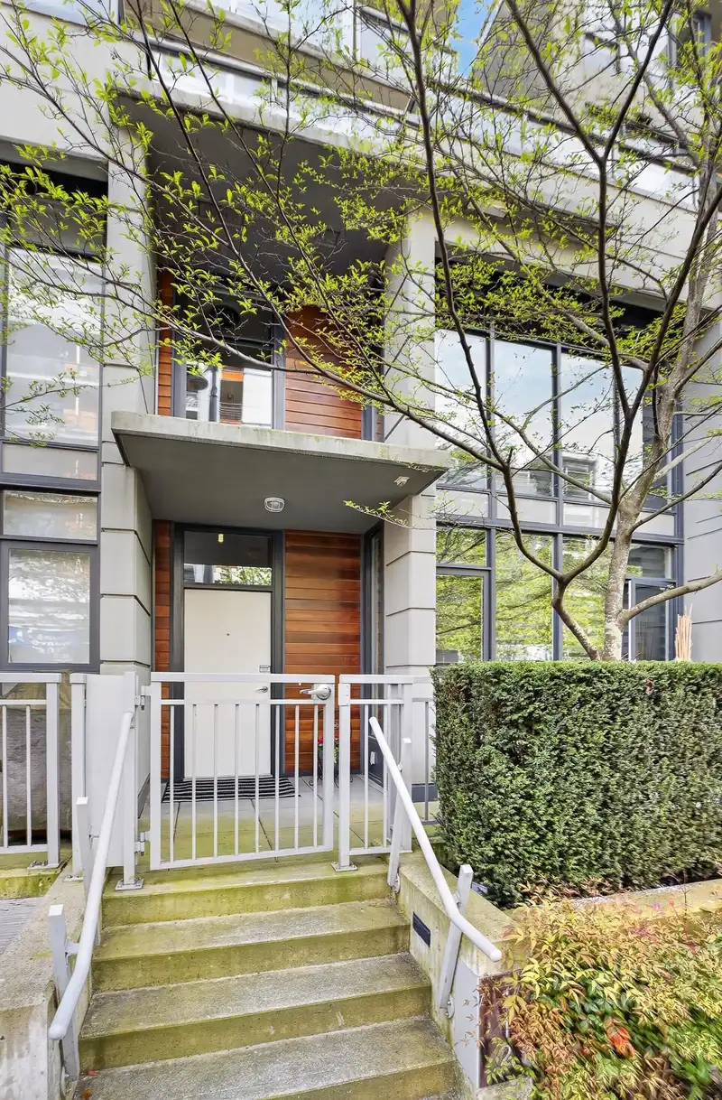 112 W 1ST AVENUE - photo 3 of 40