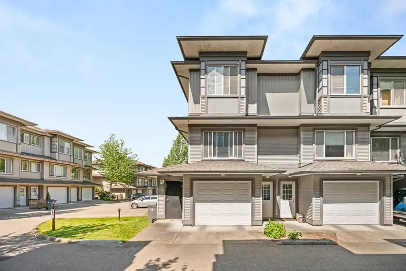 75 18701 66 AVENUE - photo 3 of 40