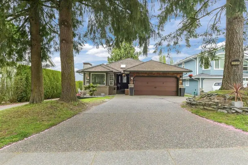 20535 98 AVENUE - photo 1 of 36