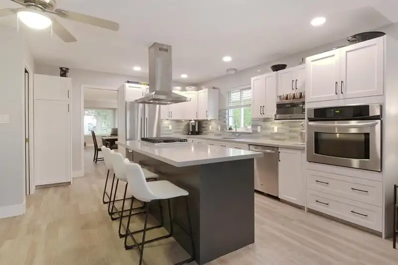 20535 98 AVENUE - photo 2 of 36