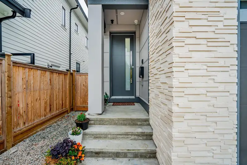 11120 84 AVENUE - photo 2 of 34