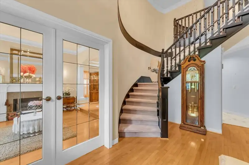 12771 24 AVENUE - photo 4 of 40