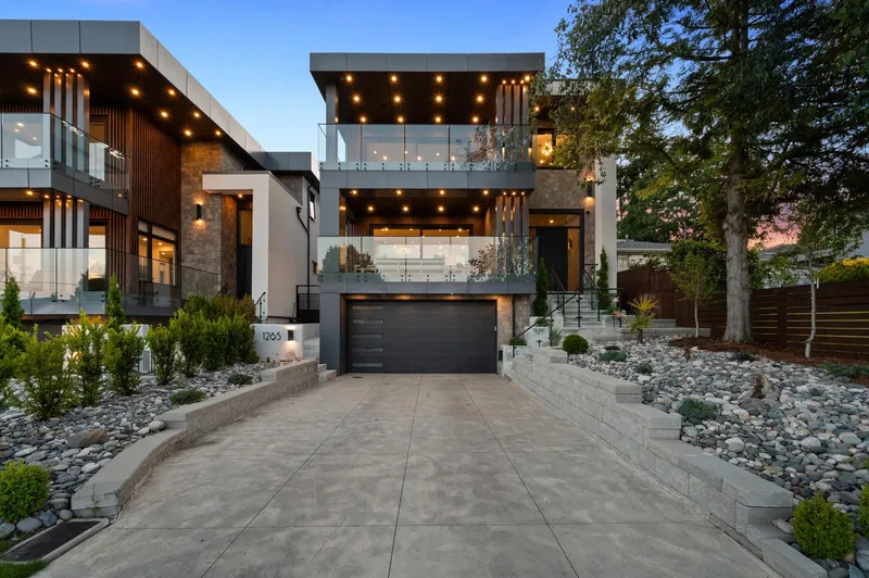 1265 KENT STREET - photo 1 of 25