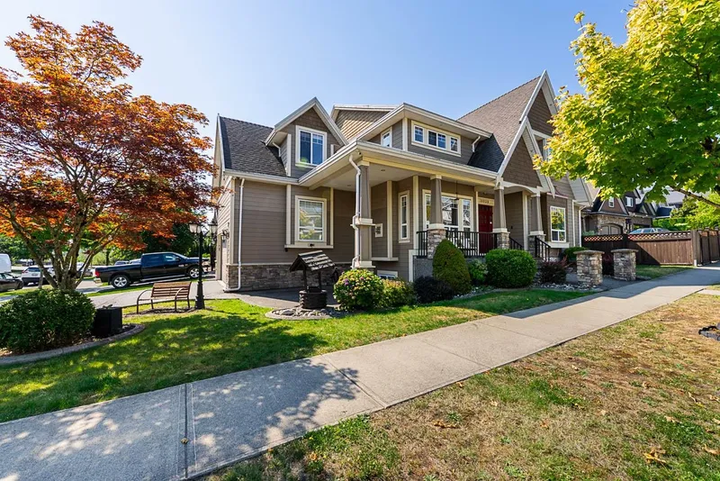 18938 54A AVENUE - photo 2 of 25