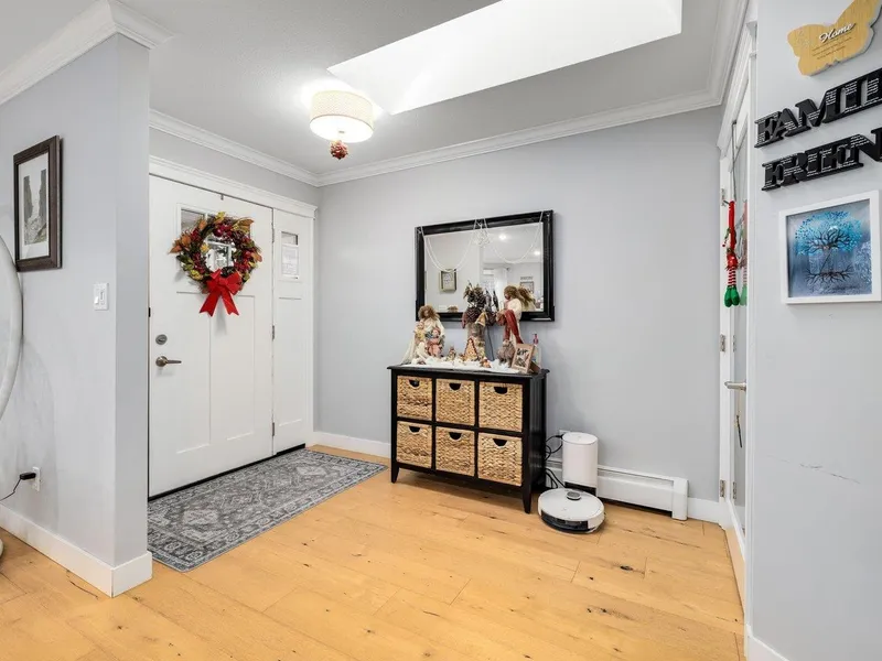 16347 12 AVENUE - photo 4 of 25