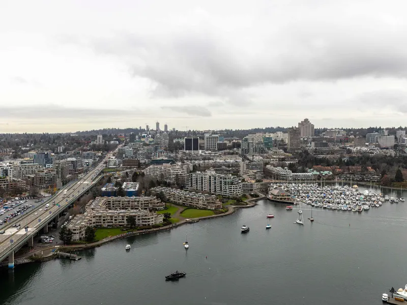 3805 1033 MARINASIDE CRESCENT - photo 2 of 25