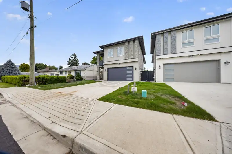 46070 SOUTHLANDS CRESCENT - photo 1 of 39