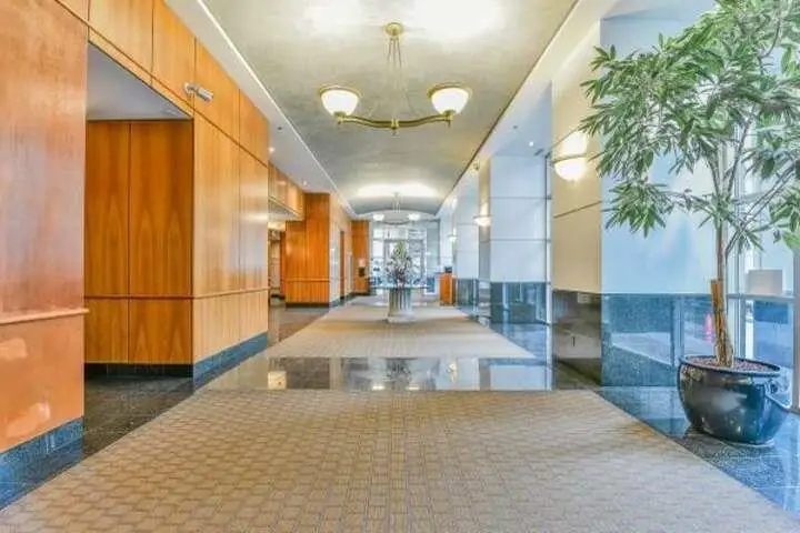 810 438 SEYMOUR STREET - photo 3 of 24