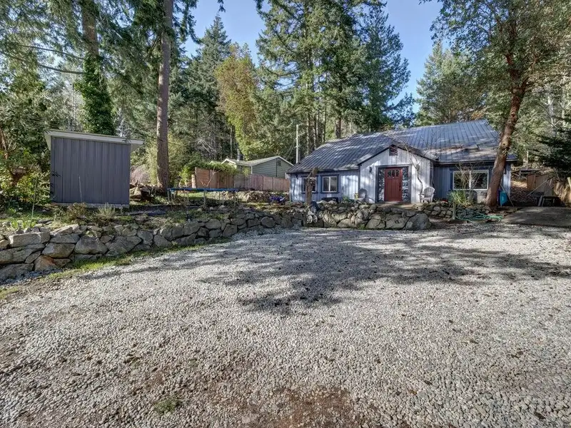 9168 SUNSHINE COAST HIGHWAY - photo 4 of 39