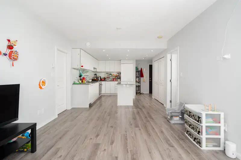 3308 6638 DUNBLANE AVENUE - photo 2 of 23