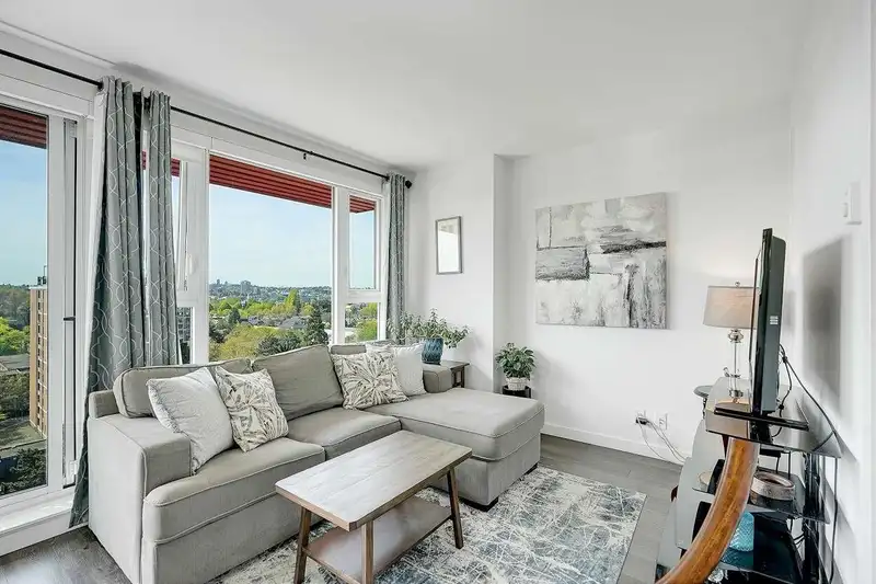 1004 955 E HASTINGS STREET - photo 2 of 40