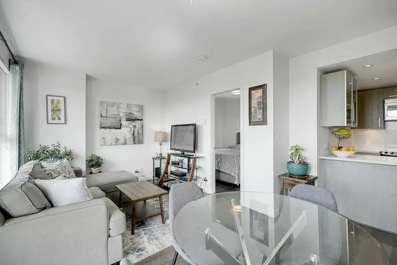 1004 955 E HASTINGS STREET - photo 3 of 40