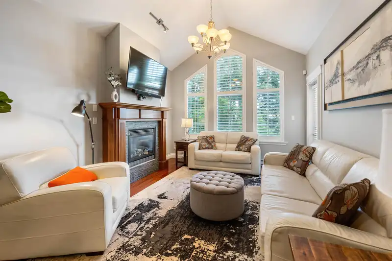 203 1642 56 STREET - photo 2 of 39