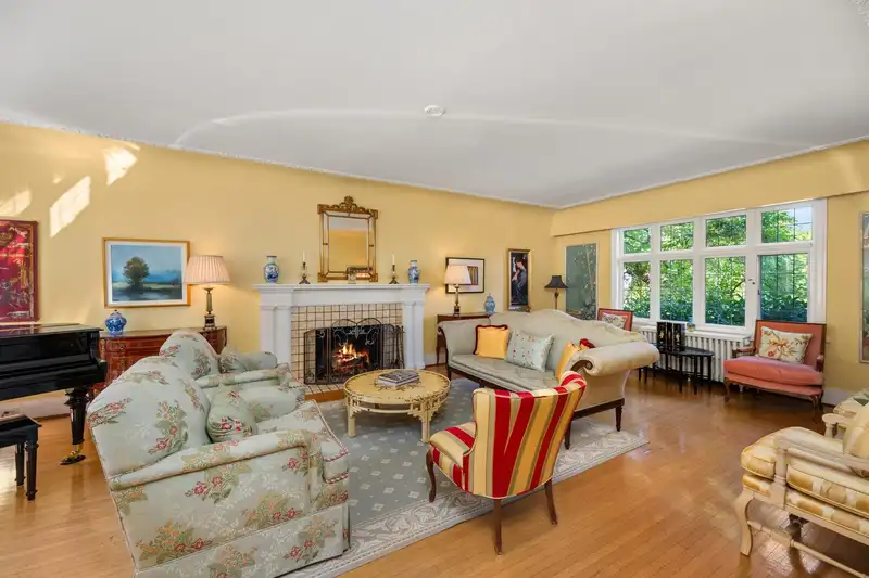 1519 W 35TH AVENUE - photo 4 of 40