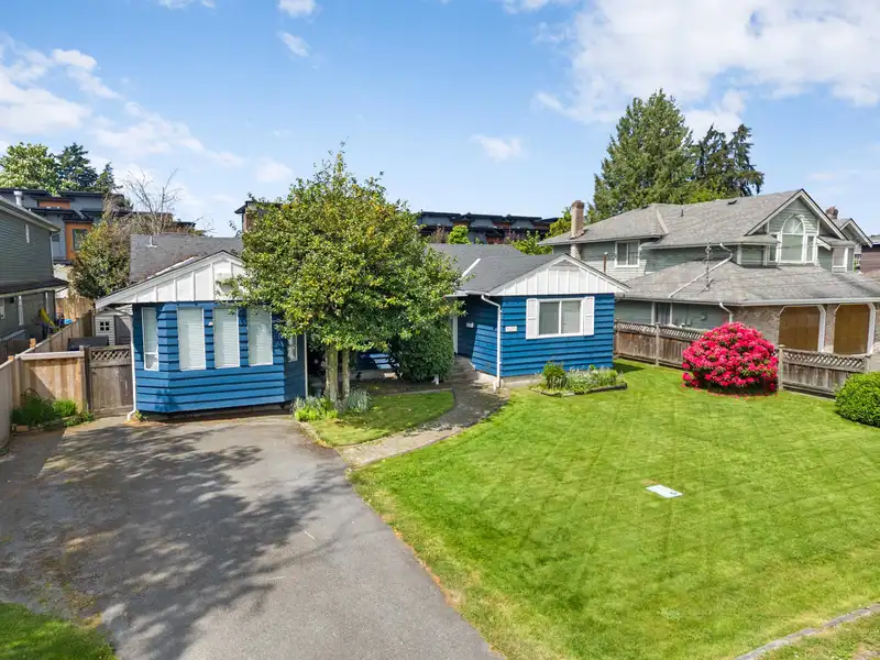 10271 DENNIS CRESCENT - photo 4 of 29