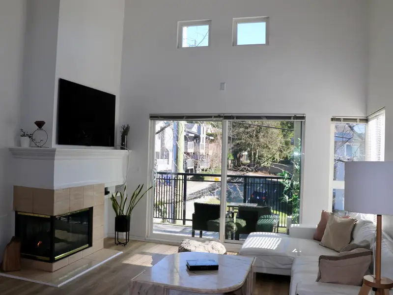 403 106 W KINGS ROAD - photo 2 of 13