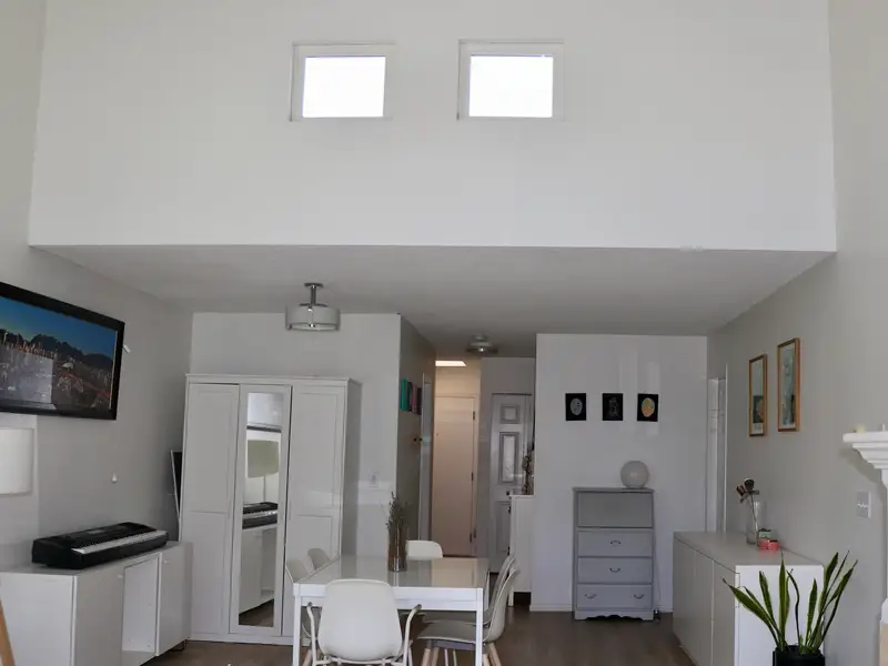 403 106 W KINGS ROAD - photo 3 of 13