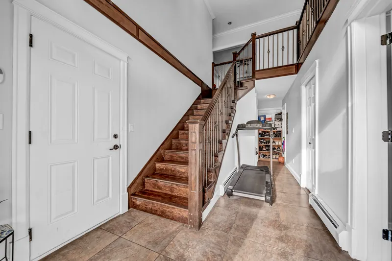 12101 84 AVENUE - photo 3 of 25