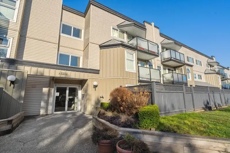 319 1850 E SOUTHMERE CRESCENT - photo 1 of 28