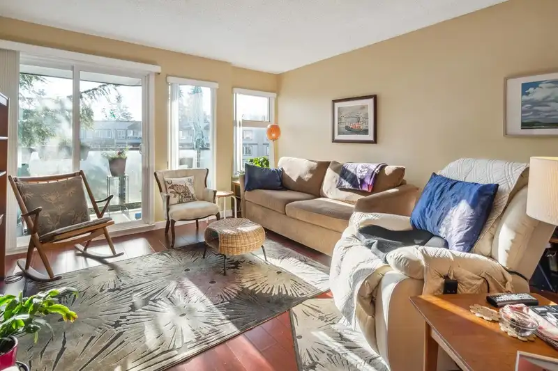 319 1850 E SOUTHMERE CRESCENT - photo 3 of 28