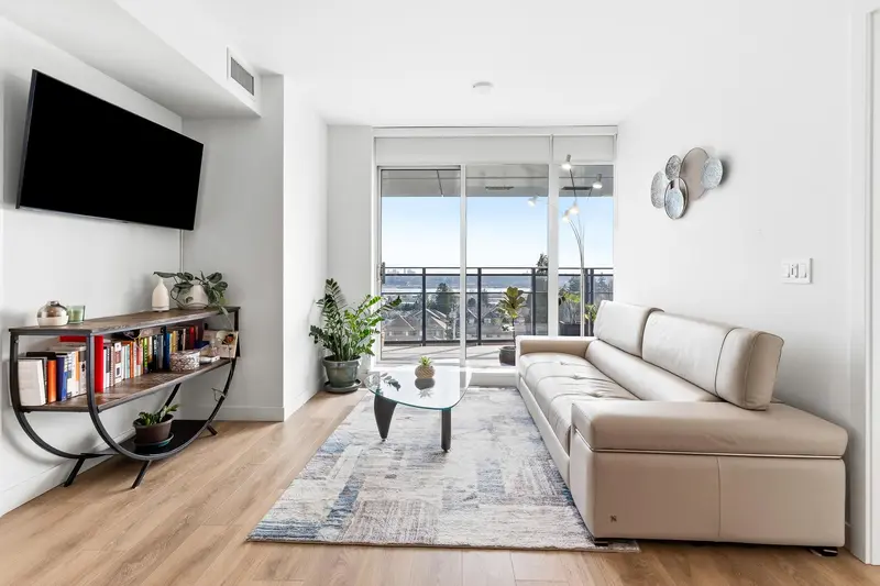 309 1045 AUSTIN AVENUE - photo 4 of 25