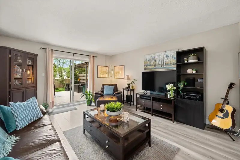 48 11160 KINGSGROVE AVENUE - photo 2 of 32