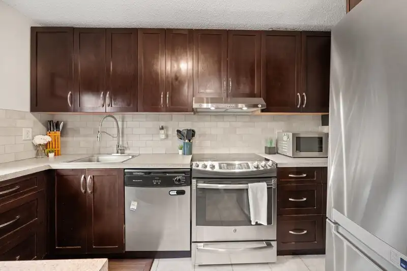 48 11160 KINGSGROVE AVENUE - photo 4 of 32