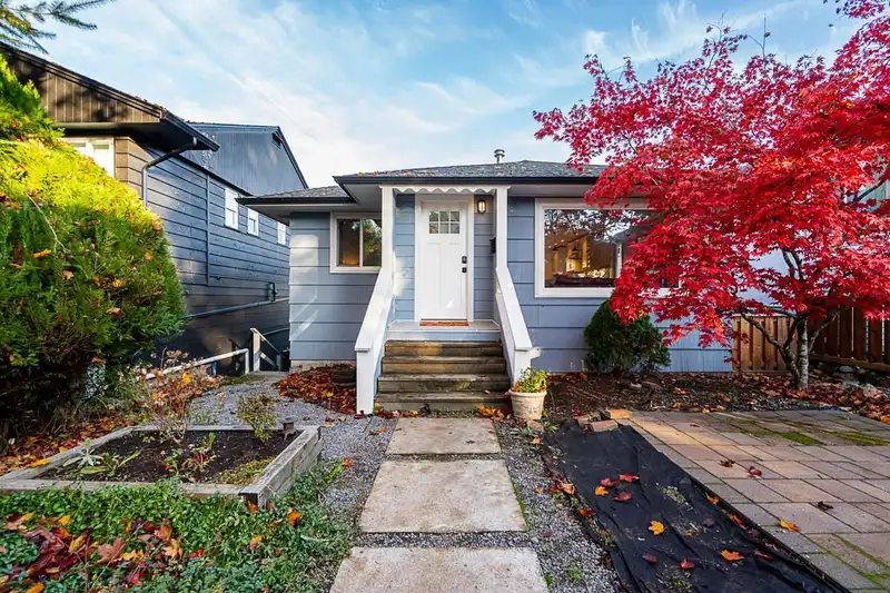 5070 WINDSOR STREET - photo 3 of 36