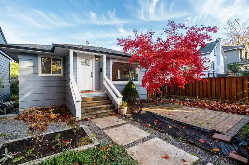 5070 WINDSOR STREET - photo 4 of 36