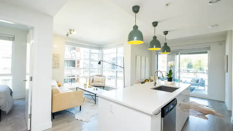 409 719 W 3RD STREET - photo 1 of 39