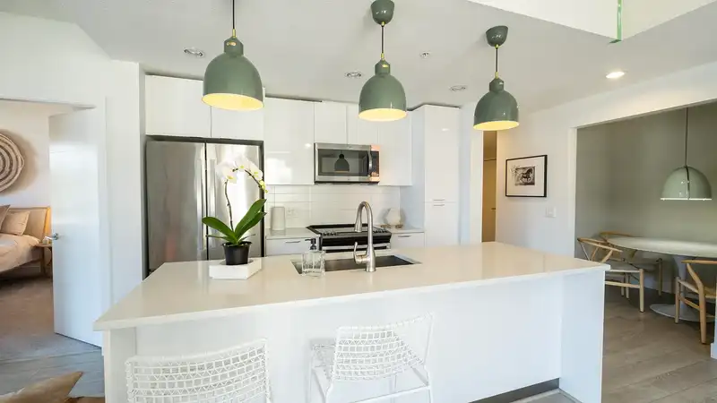 409 719 W 3RD STREET - photo 2 of 39