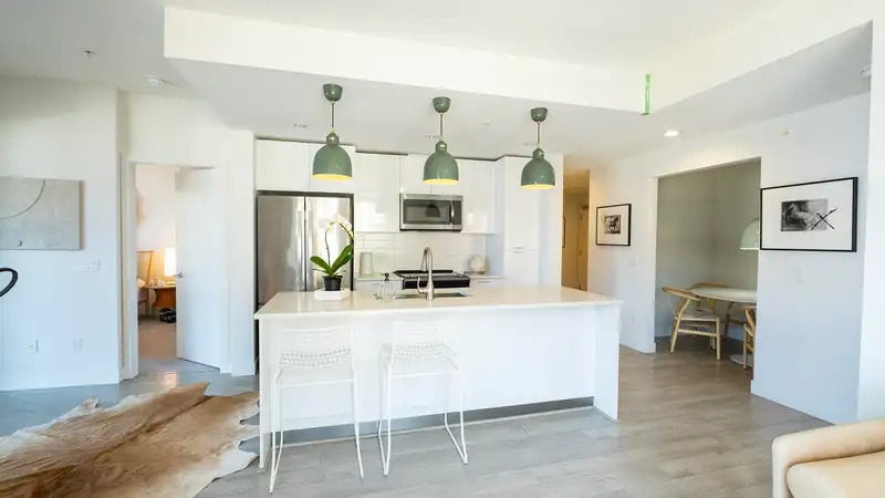 409 719 W 3RD STREET - photo 4 of 39
