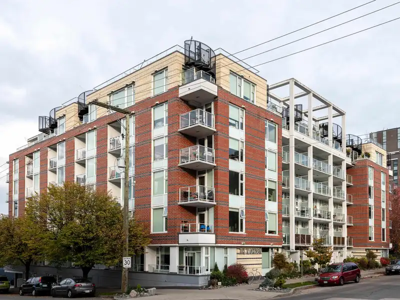 405 311 E 6TH AVENUE - photo 1 of 38