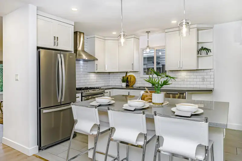 20995 92 AVENUE - photo 1 of 36