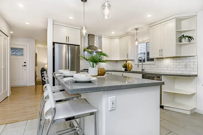 20995 92 AVENUE - photo 2 of 36