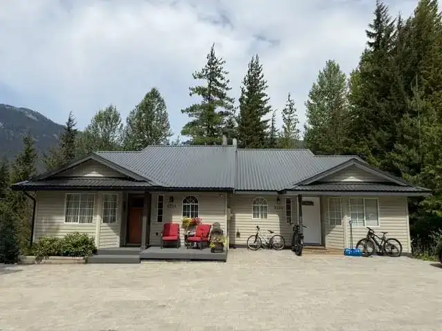 6266 EAGLE DRIVE - photo 1 of 40