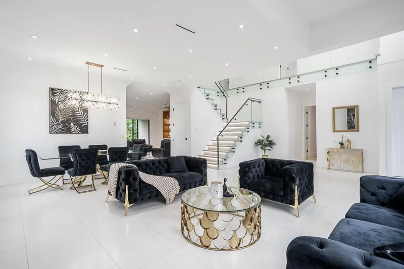 6052 172 STREET - photo 4 of 22