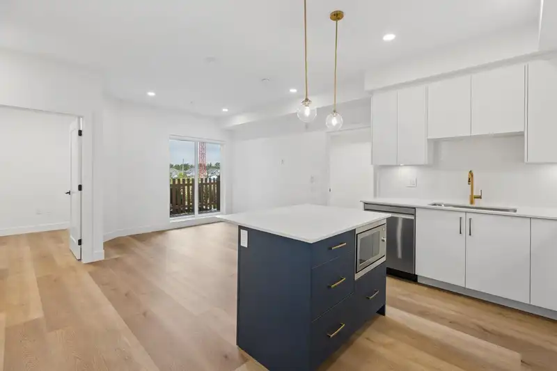 101 20286 72B AVENUE - photo 1 of 18