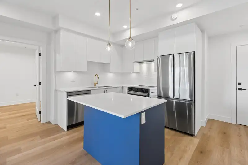 101 20286 72B AVENUE - photo 2 of 18