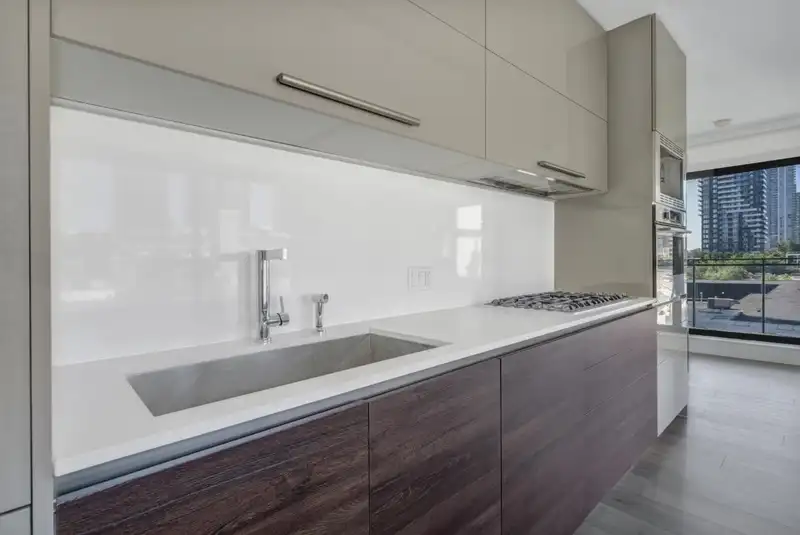 608 2378 ALPHA AVENUE - photo 3 of 25