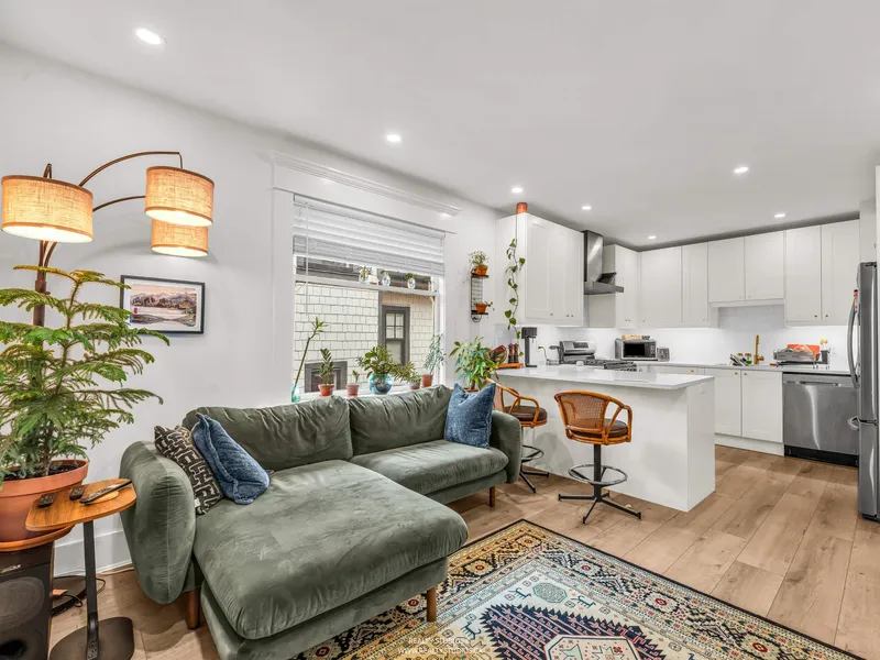 354 W 15TH AVENUE - photo 4 of 25