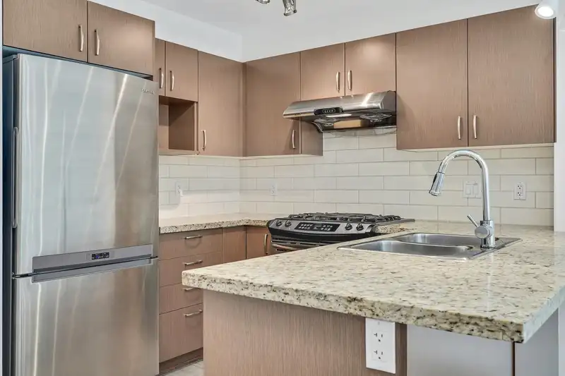 204 3097 LINCOLN AVENUE - photo 1 of 36