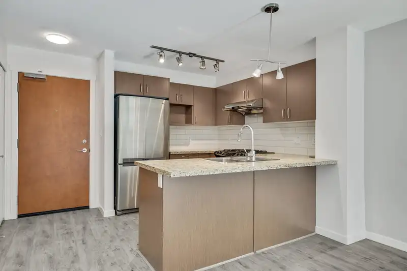 204 3097 LINCOLN AVENUE - photo 3 of 36