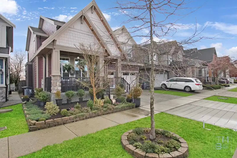266 W 174A STREET - photo 2 of 40