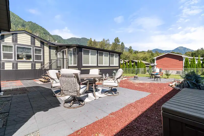 21 59060 LOUGHEED HIGHWAY - photo 2 of 38