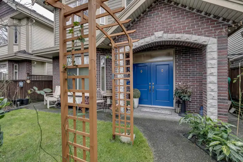 10260 WILLIAMS ROAD - photo 1 of 40