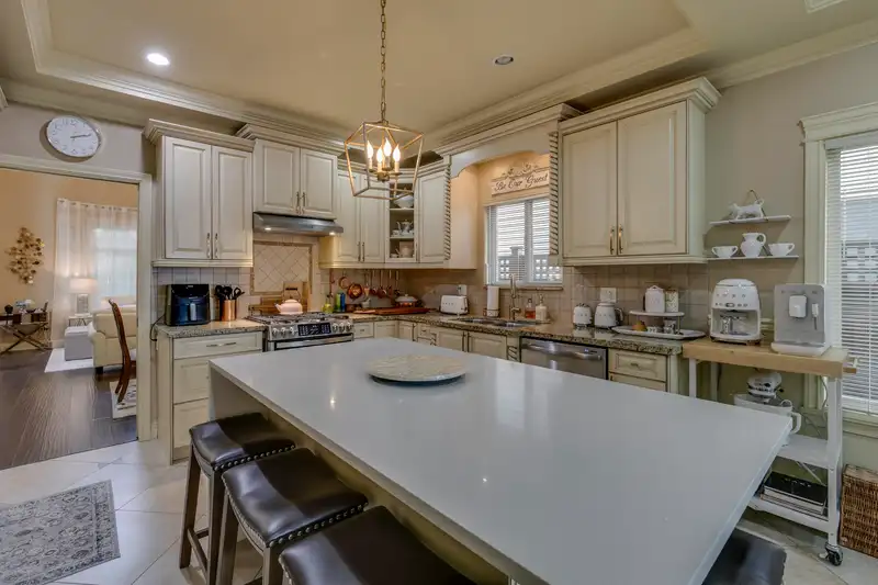 10260 WILLIAMS ROAD - photo 4 of 40